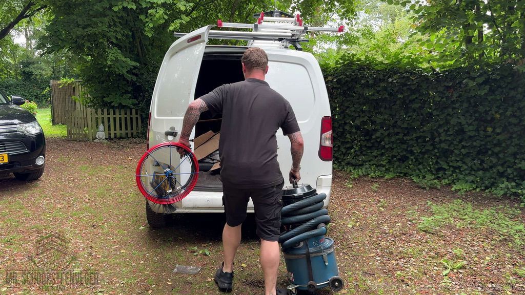 Schoorsteen onderhoud Lemmer ladder bus Schoorsteen onderhoud Lemmer ladder bus